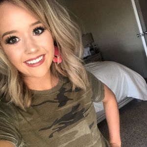 Meet your Posher, Danielle